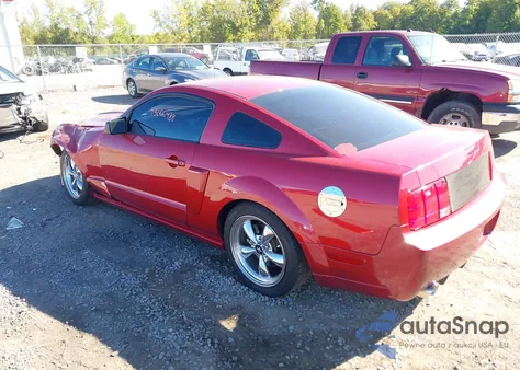 2005 Ford Mustang Gt Deluxe/Gt Premium z USA, uszkodzony, nr VIN 1ZVFT82H455239383